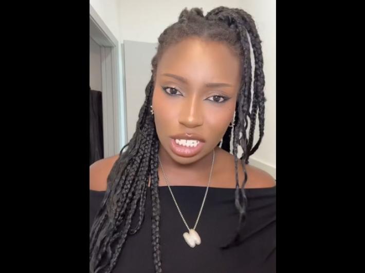 L'influencer Naomi Akano denuncia: "Insultata con parole razziste a Milano"