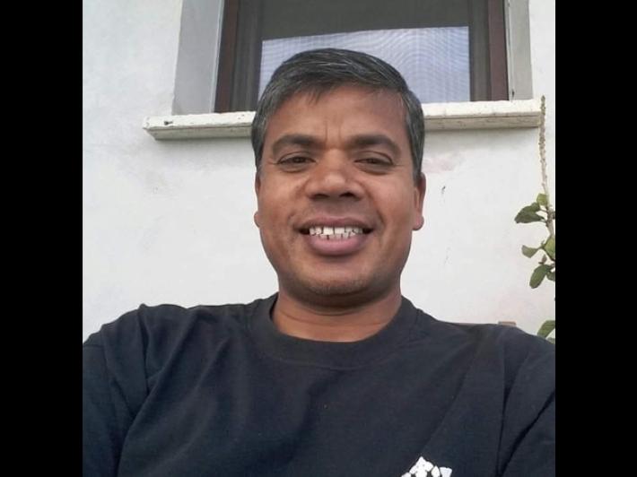 Rubano scooter a bangladese, cittadini ne comprano uno nuovo