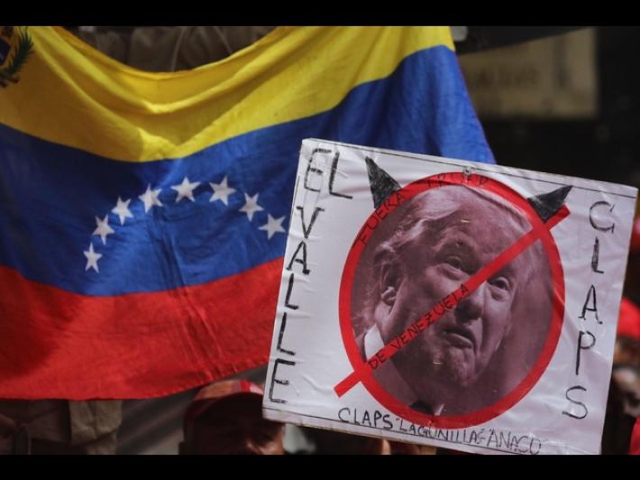Trump invia tre navi da guerra davanti alle coste del Venezuela