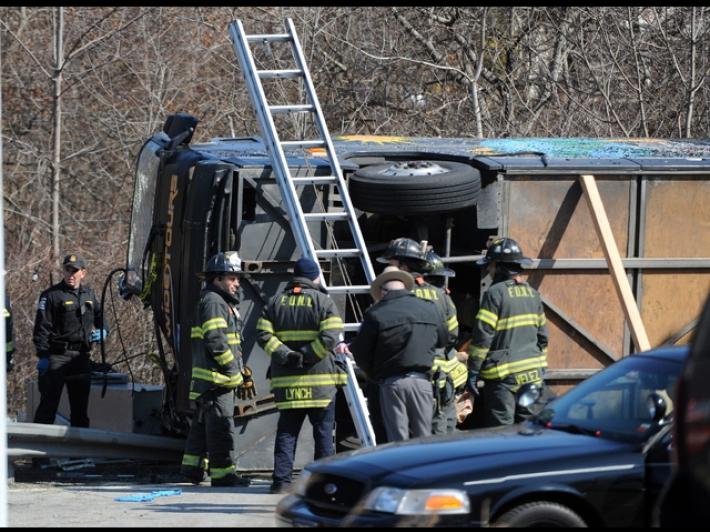 Incidente bus turisti a New York, 5 morti anche un neonato
