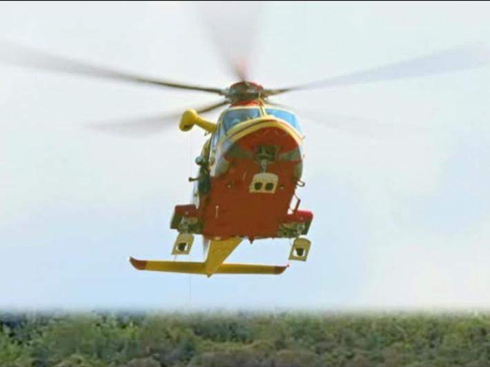 Ruzzola vicino a un rifugio, si ferma sull'orlo di un burrone