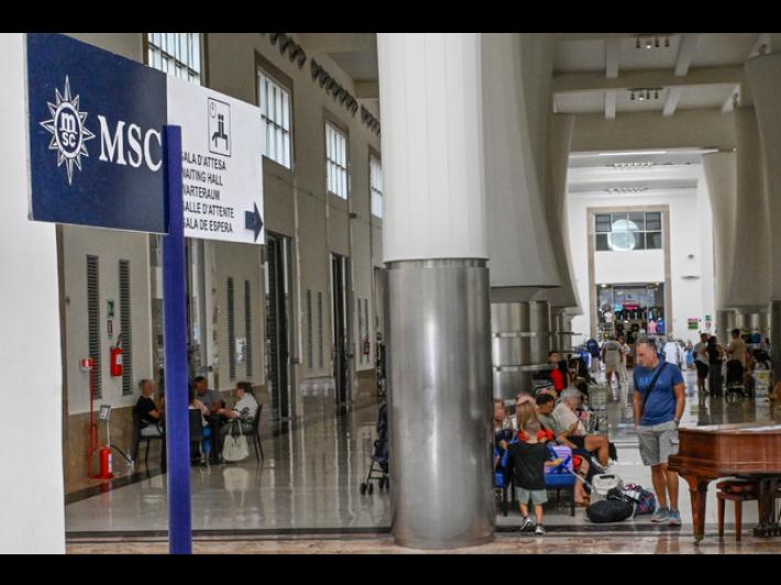 Ripartita la nave Msc in avaria, procede verso Napoli