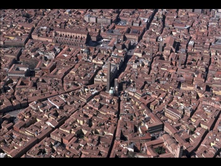 Pipe gratis per il crack a Bologna, FdI 'denunciamo Lepore'