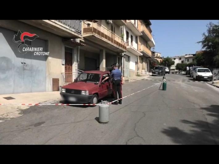 Ferisce l'ex moglie a coltellate, arrestato 72enne nel crotonese