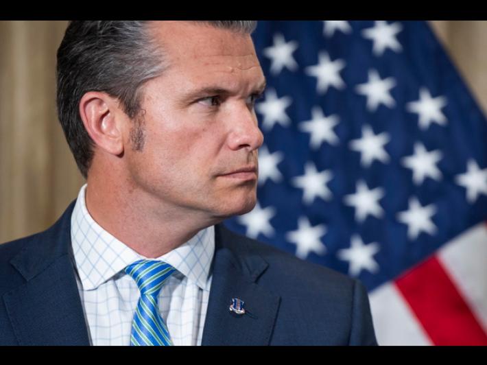 Pentagono, aerei militari venezuelani sorvolano nave Usa