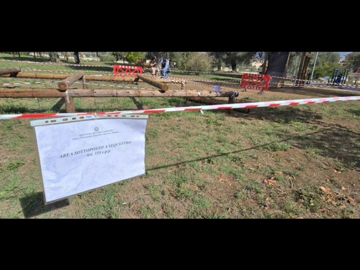 Bambino schiacciato da una trave in un parco giochi, &egrave; grave