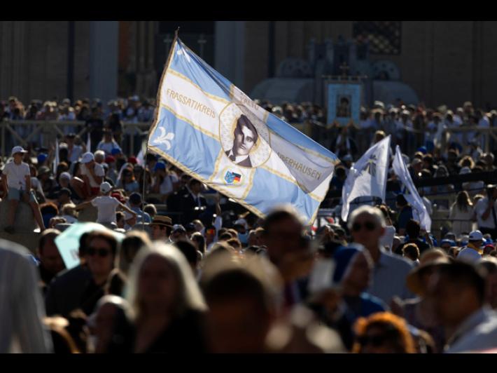 Il Papa, Frassati e Acutis proclamati santi
