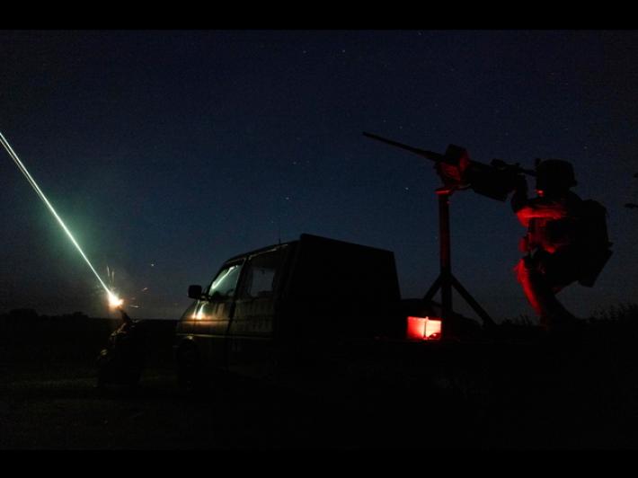 Media, centinaia di droni su Kiev, a fuoco tre edifici