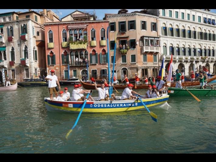 La Regata Storica di Venezia ricorda Trentini e l'Ucraina