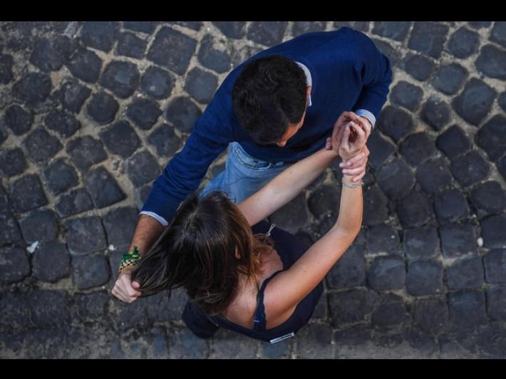 Molesta ragazzine, muore dopo essere stato aggredito