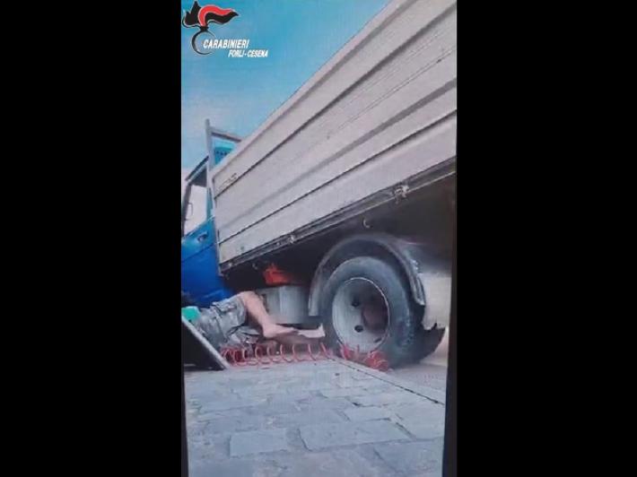 Investe volontariamente 2 persone, arresto per tentato omicidio