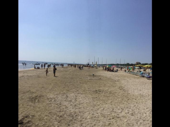 Uccisa da una ruspa in spiaggia, chiusa l'indagine