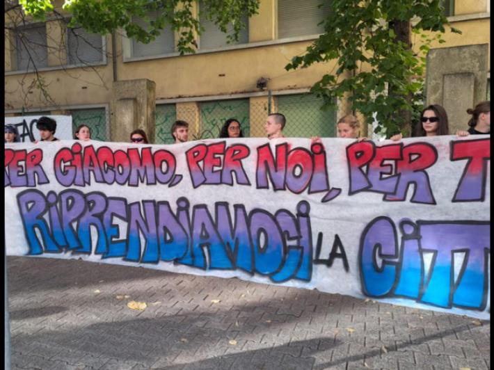 Mor&igrave; per aiutare una donna rapinata, Mestre ricorda Gobbato