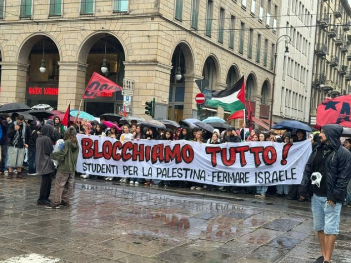 In migliaia a Milano al corteo per Gaza, 'bloccheremo tutto'