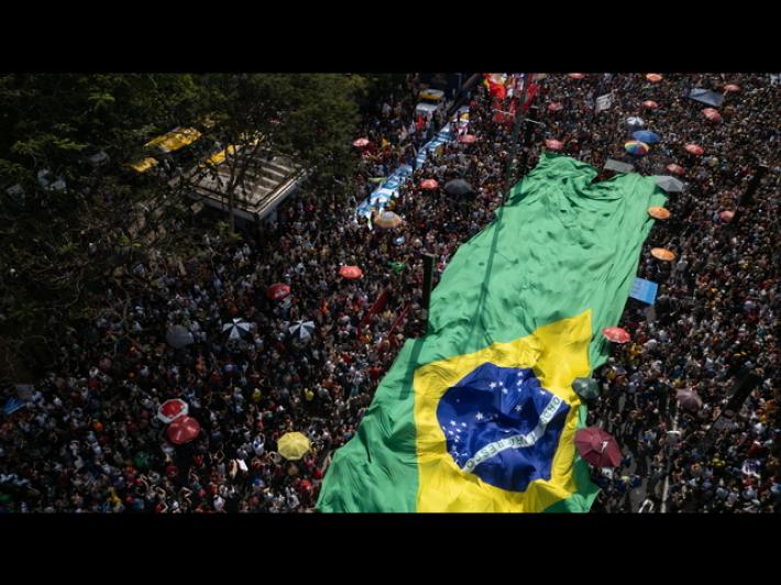 Migliaia protestano in Brasile contro l'amnistia a Bolsonaro