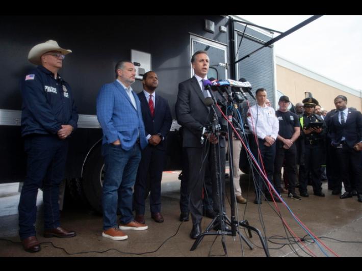 Sparatoria a Dallas, morti due immigrati in custodia