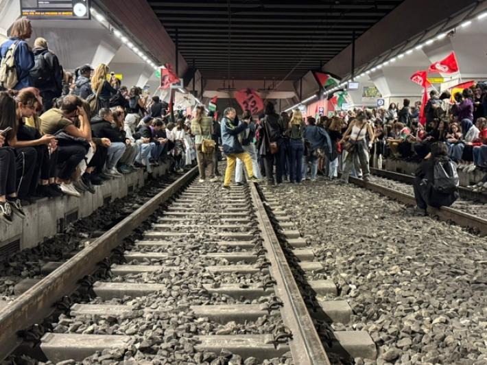 Occupazione binari a Torino, in corso identificazione autori