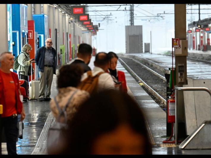 Alta velocit&agrave; Roma Napoli, per guasto ritardi e treni fermi