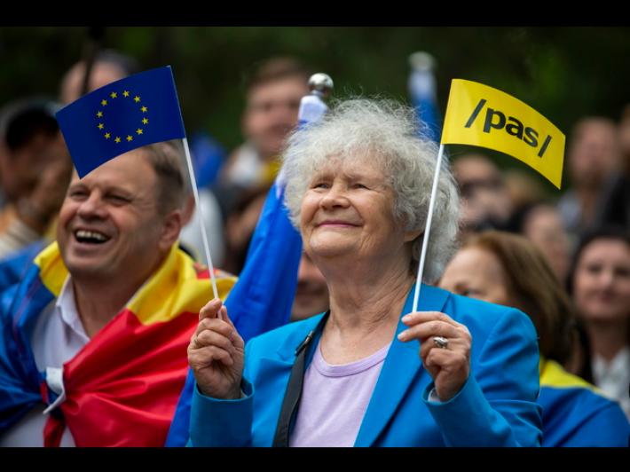 Moldavia: seggi aperti per le legislative, voto tra Ue e Russia