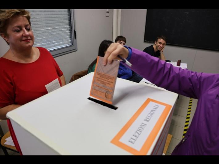 ++ Regionali nelle Marche, l'affluenza alle 12 &egrave; del 10,84% ++