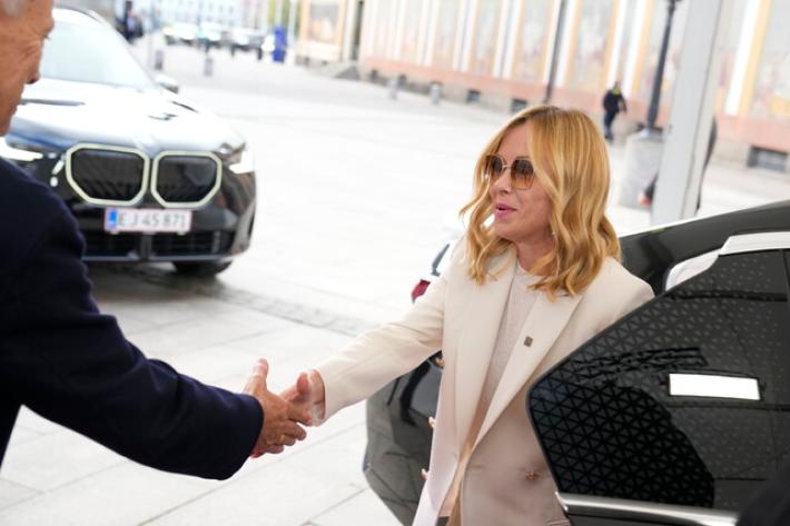 Meloni: "Muro anti-drone? Non dimentichiamo il fianco sud"