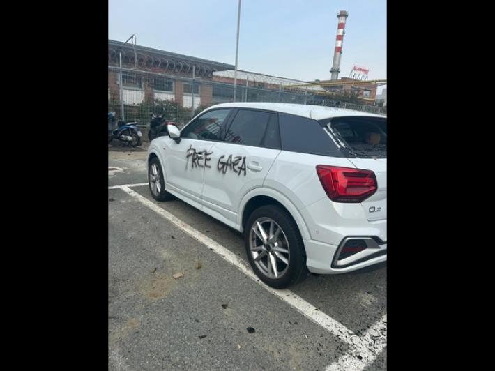 Blitz pro Pal alla Leonardo, auto dei dipendenti vandalizzate