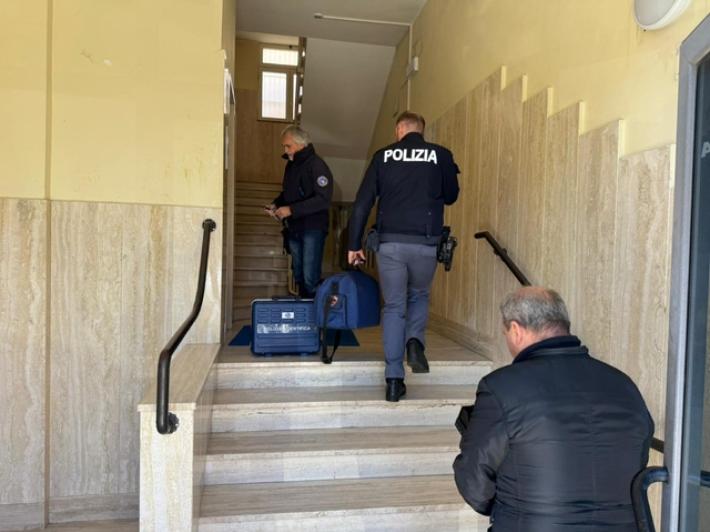 Diciassettenne accoltellato in casa durante rapina, &egrave; grave