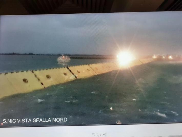 Prima alta marea della stagione a Venezia, attivato il Mose