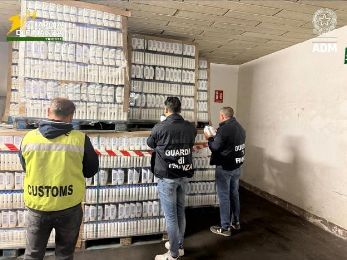 Sequestro 900mila confezioni shampoo e profumatori contraffatti