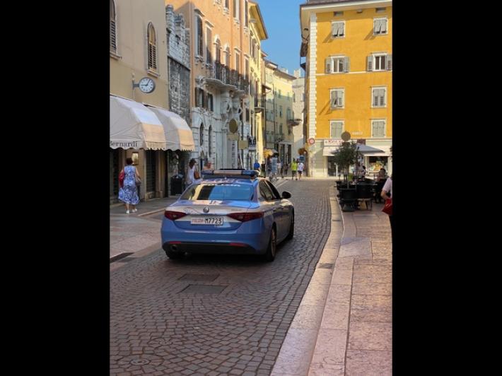 Tre rapine in meno di due mesi, minorenne finisce in carcere