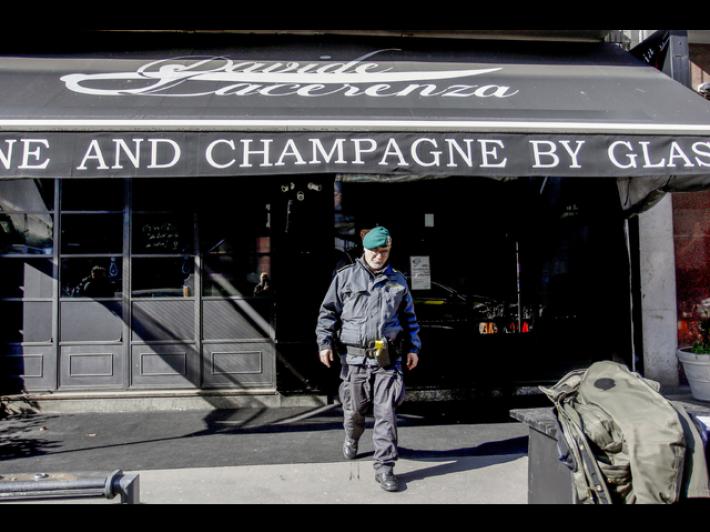 Caso Gintoneria, 'bottiglie champagne per risarcire un milione'