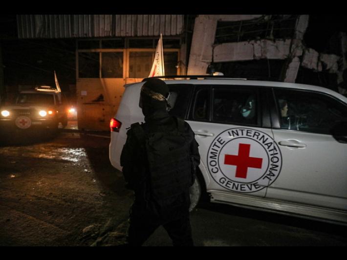 Idf, la Croce Rossa ha ricevuto due corpi di ostaggi
