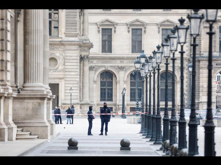 Louvre, 'i due fermati stavano fuggendo in Algeria e Mali'