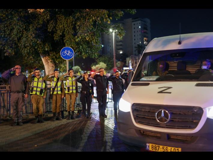 Media, in bara data da Hamas resti ostaggio gi&agrave; restituito