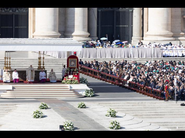 ++ Papa, presente oscurato da ingiustizie, diamo speranza ++