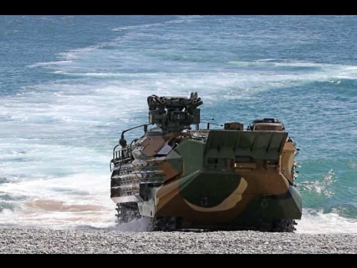 I Marines si esercitano in manovre di sbarco a Porto Rico