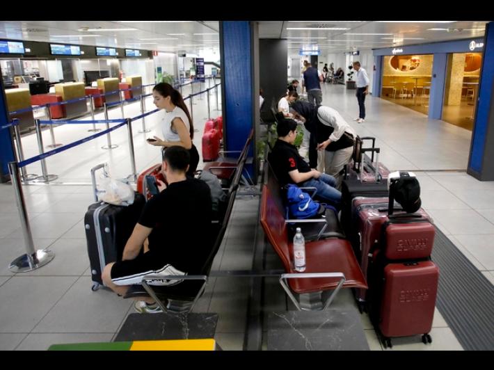 Imbarco negato sul volo Linate-Olbia a una paziente oncologica