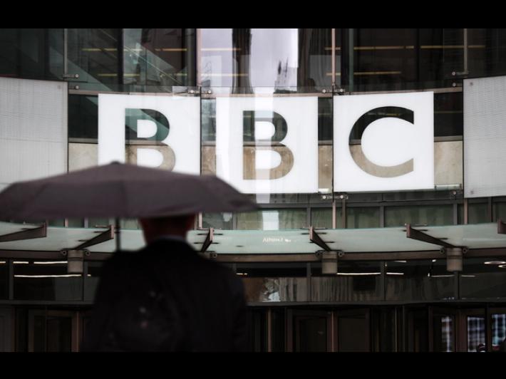 Lasciano vertici Bbc, dopo bufera per documentario su Trump