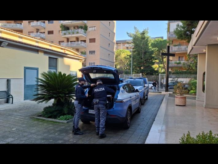 Neonato morto in culla termica, a giudizio parroco e tecnico