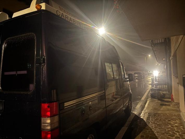 Non si fermano all'alt, due arrestati dopo inseguimento a Roma