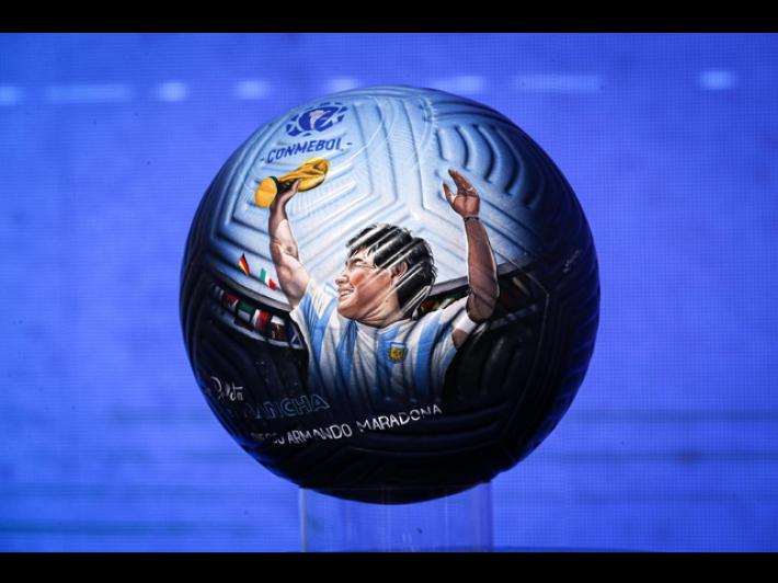 Ex moglie e figlie Maradona 'diffamate da bugie ex manager'