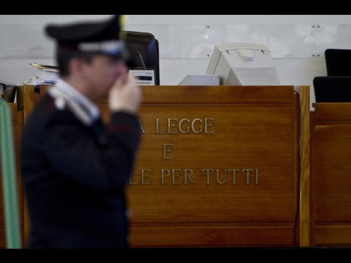 Adesca calciatori 13enni con scarpe, condannato a 5 anni