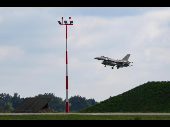 La Polonia chiude due aeroporti durante i raid russi in Ucraina