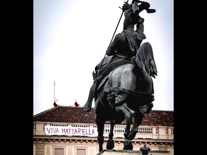 'Viva Mattarella', torna a Torino striscione in piazza San Carlo