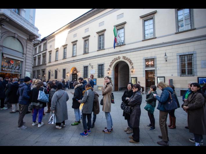 Camera ardente Vanoni per due giorni al Piccolo Teatro Grassi
