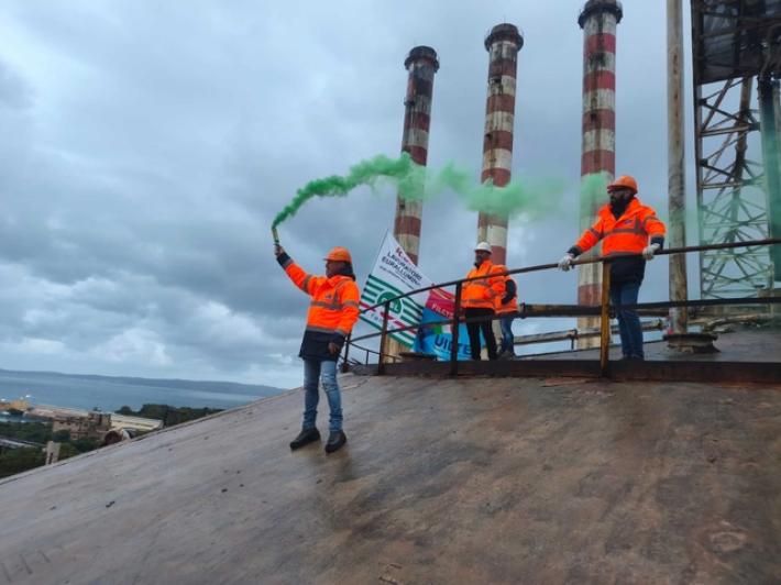 Dieci giorni sul silo, appello operai Eurallumina a Calderone