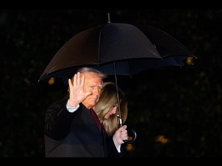 Trump, 'l'animale che ha sparato &egrave; gravemente ferito'