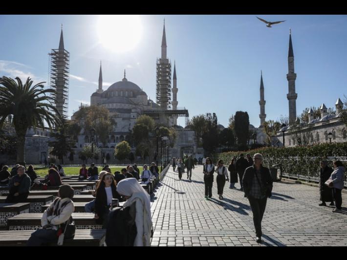 Il Papa, da domani in Turchia e Libano, Paesi ricchi di storia