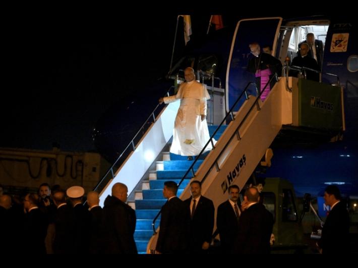 Il Papa visita Moschea Blu, muezzin 'non ha pregato'