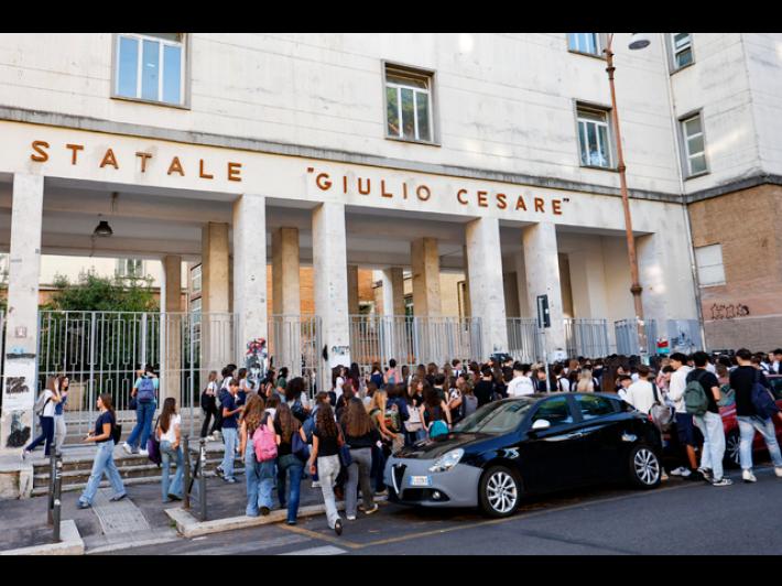 Choc per 'lista di stupri' al liceo Giulio Cesare di Roma